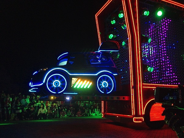 DJ Riding Mack in HKDL Paint the Night Parade
