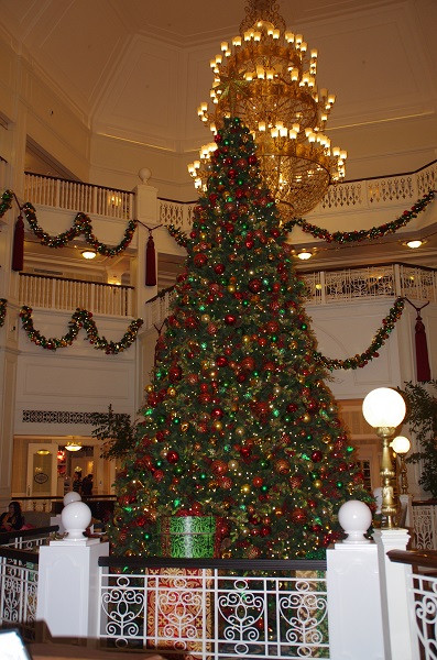 HKDL Disneyland Hotel Lobby Christmas Tree