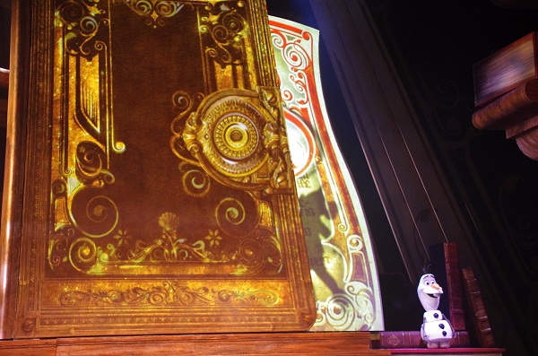 Mickey and the Wondrous Book Olaf HKDL